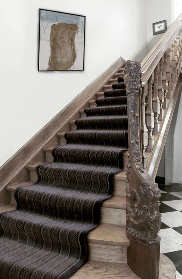 How to Hang Wallpaper on Stairs
