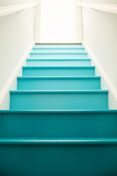 What are the Best Enclosed Staircase Decorating Ideas?