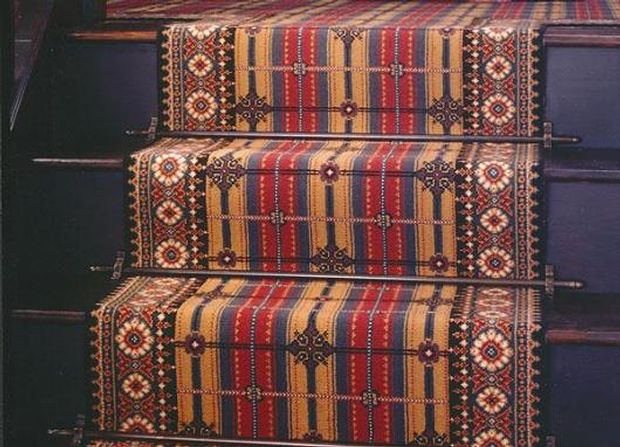 Premier runner rods wit patterned runner carpet|||