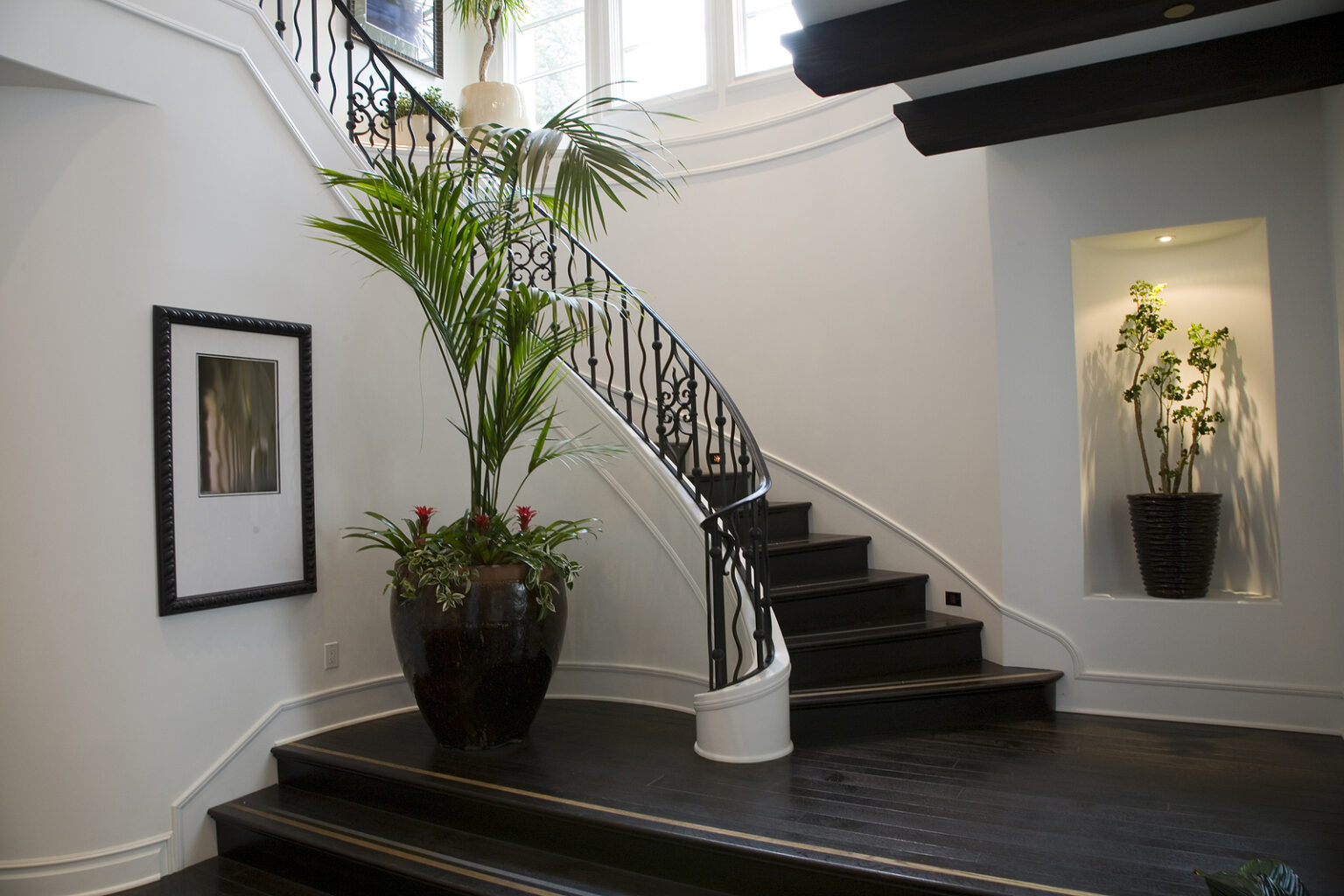 7 Easy & Timeless Colour Schemes for Hall Stairs and Landings