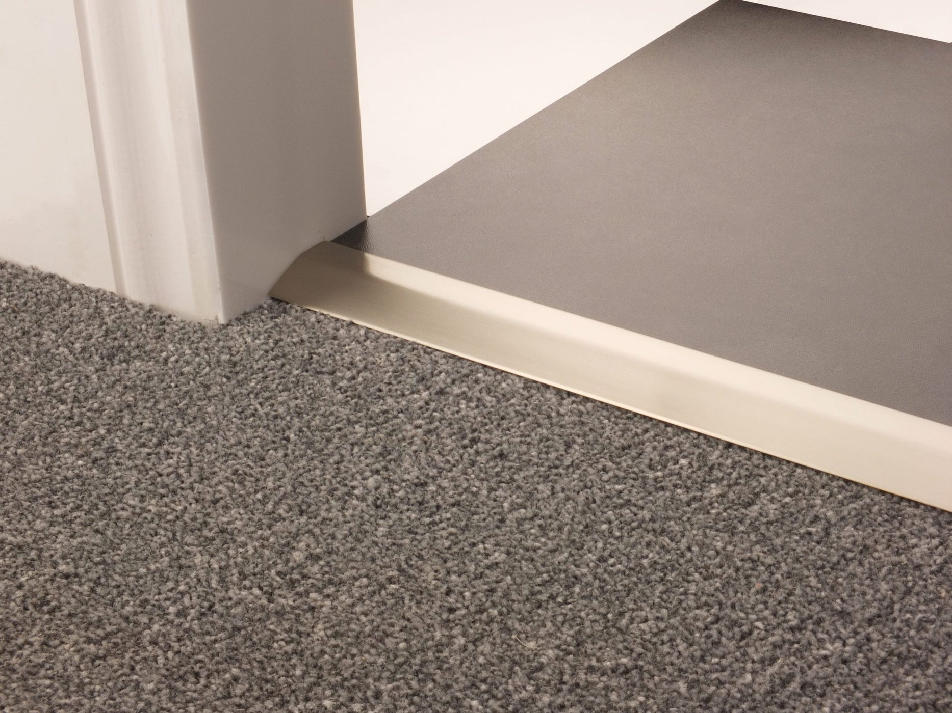 Univen Ramp Premier Compression Ramp in Satin Nickel | Smooth Transition for Uneven ...