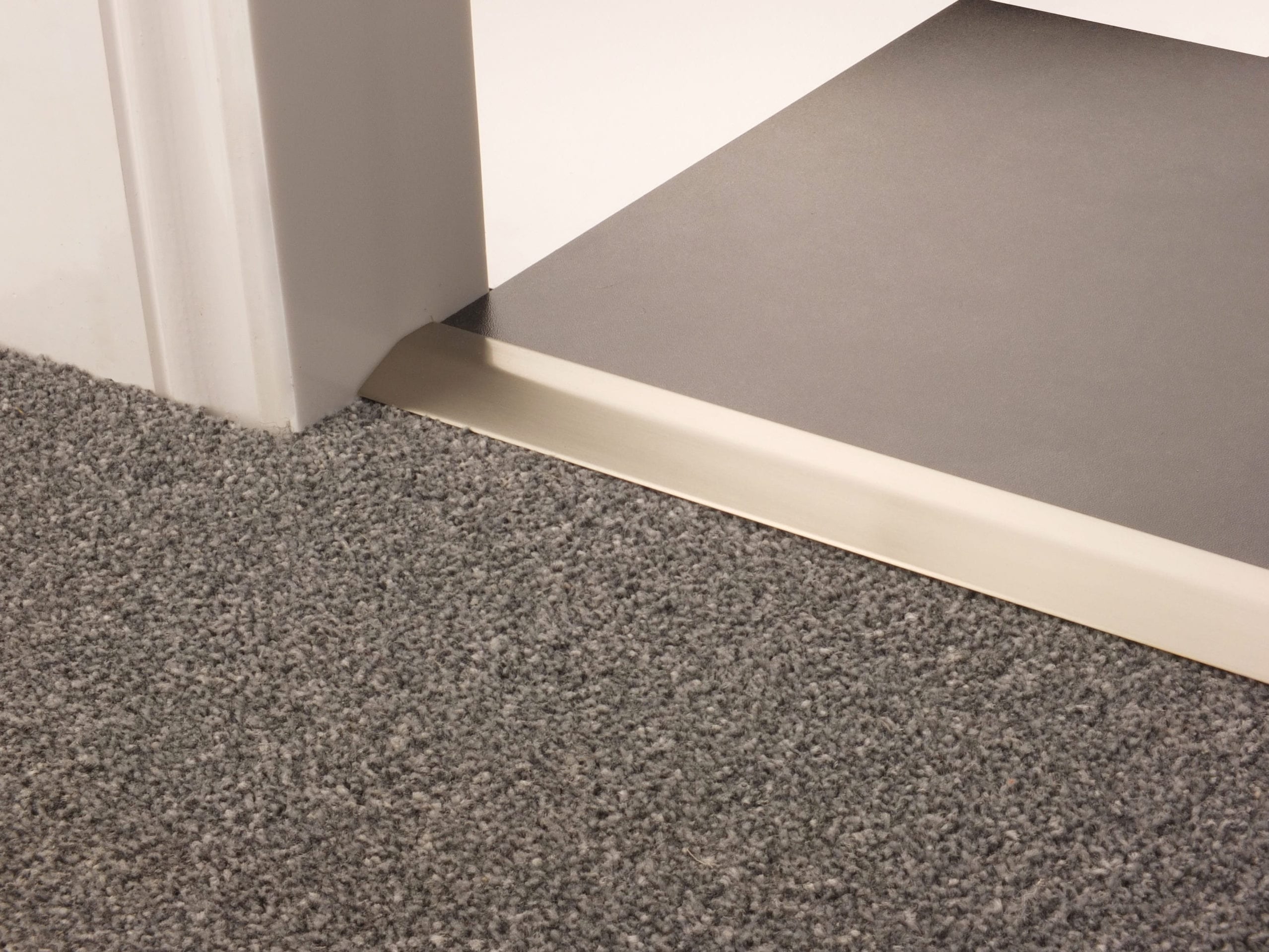 Premier Compression Ramp in Satin Nickel | Smooth Transition for Uneven ...
